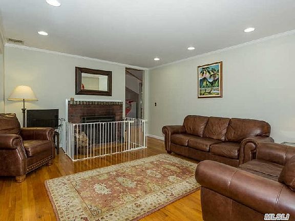 3rd image of 8 Hollis Pl