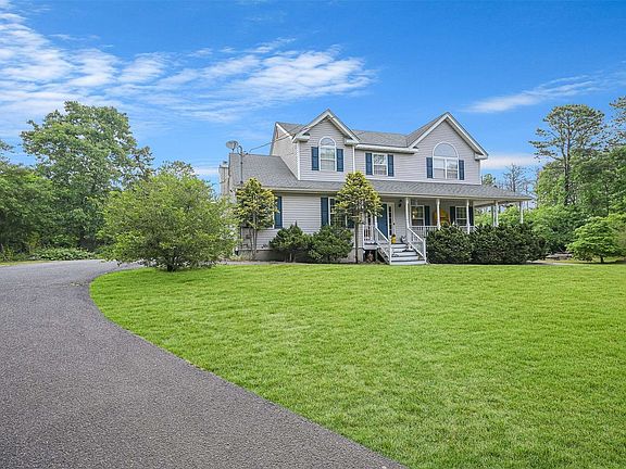 3rd image of 251 Yaphank Ave