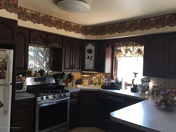 2nd image of 144 E Figurea Ave
