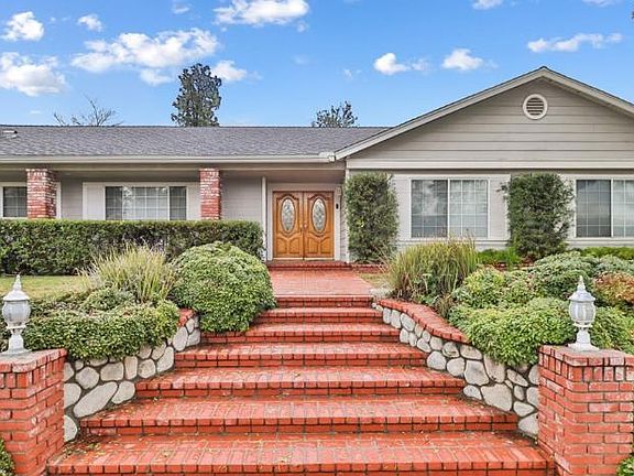 4th image of 9524 Encino Ave