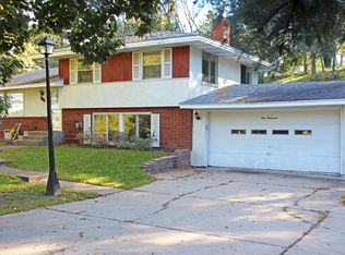 1000 Lakewood Dr N, Maplewood, MN 55119