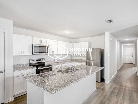 5th image of 417 Shorty St
