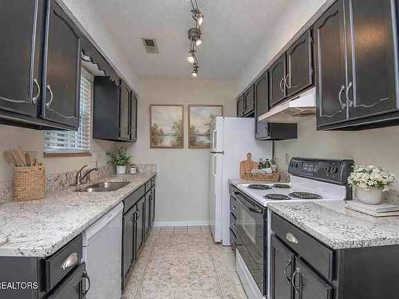 5th image of 113 Templeton Rd APT 7