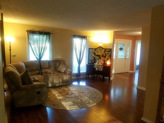 2nd image of 406 Beechwood Ct