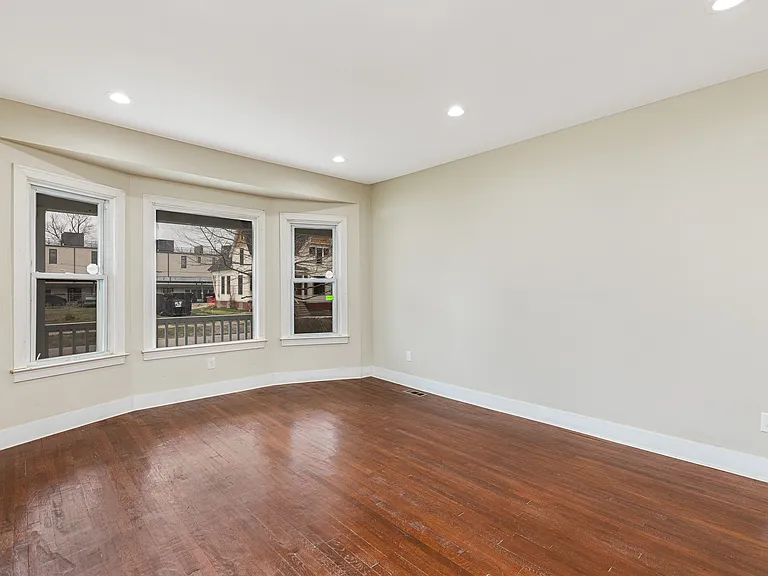 1436 Baldwin St — Photo 2