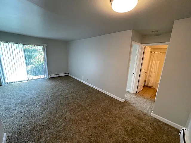 Lynwood Apartments - 932-E — Photo 4