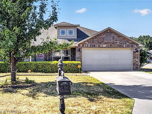 2nd image of 2305 Regency Ln