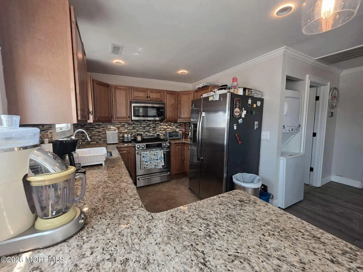 3 bed, 840 sqft, $2,500 — Photo 2