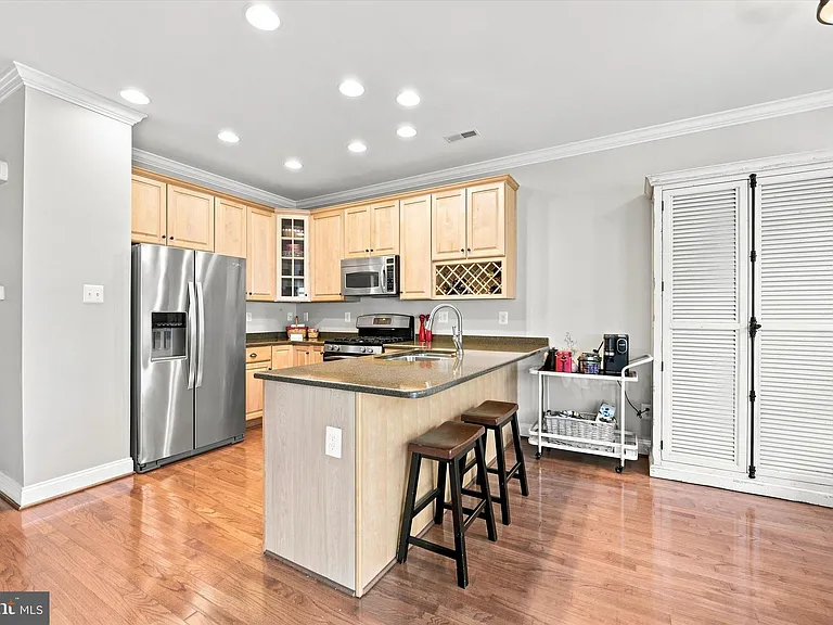1221 Derry Ln — Photo 16
