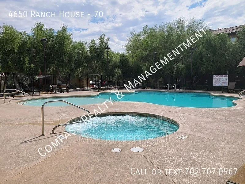 Fully Furnished 3-Story Townhome Located In A Gated Community. — Photo 2
