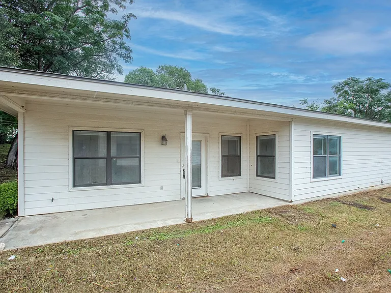 1103 Advance St — Photo 1