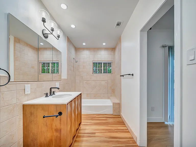 546 S Beachwood Dr — Photo 22