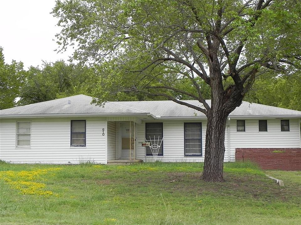 1st image of 610 E Mesquite St