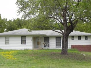 610 E Mesquite St, Nocona, TX 76255