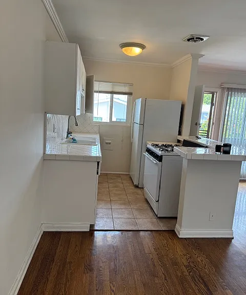 1229 N Spaulding Ave #8 — Photo 3