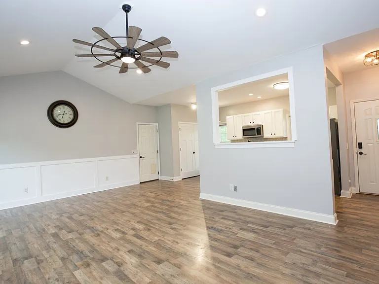 102 Willow Creek Ln — Photo 7