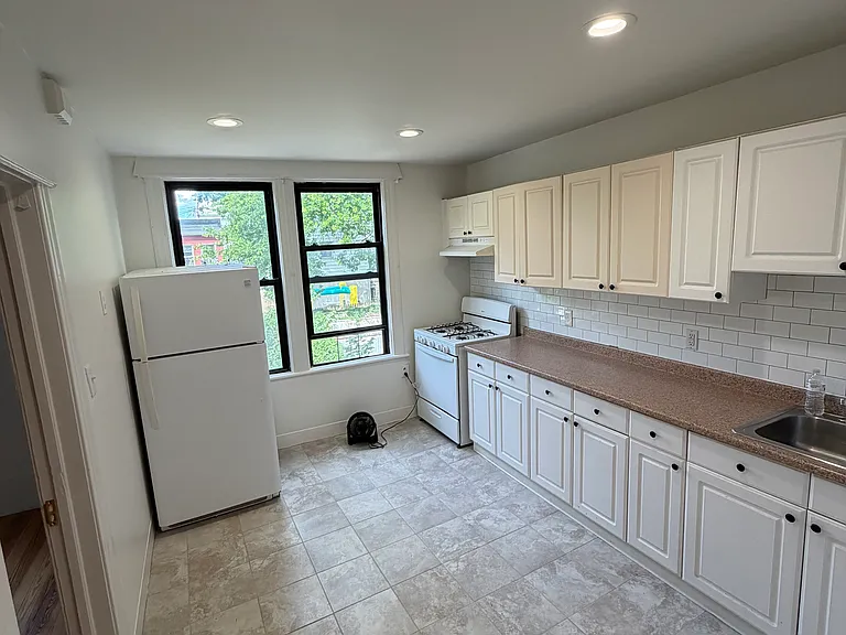 206 Bartholdi Ave #2 — Photo 7