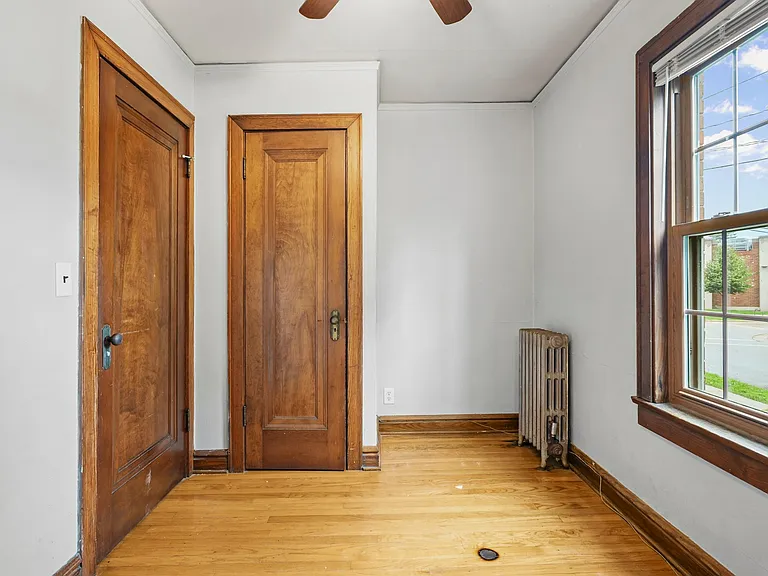 833 Midland St — Photo 13