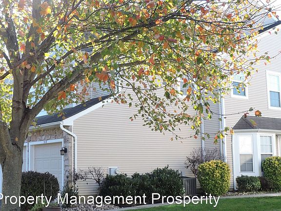 2nd image of 528 Coachwood Ct