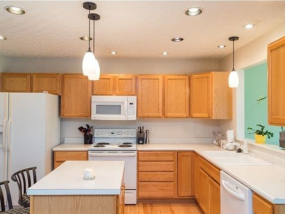 2nd image of 10179 Edgerton Dr