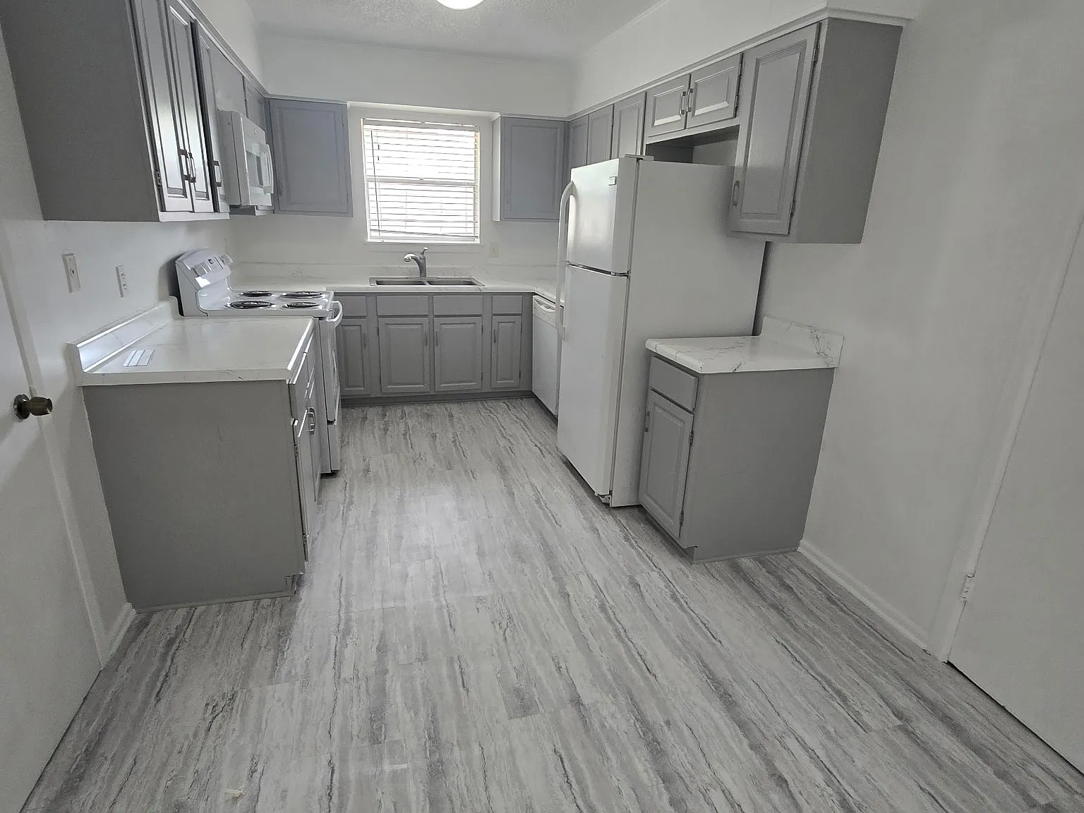 2 bed, 1100 sqft, $1,200 — Photo 3