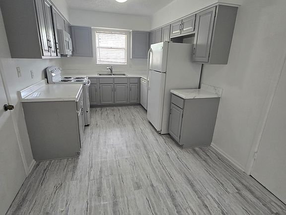 3rd image of 618 Chauncey Dr APT 4