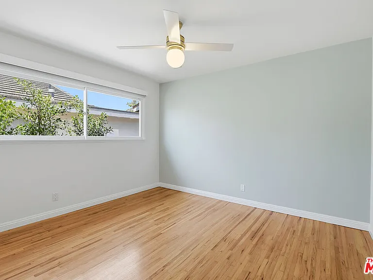 7424 W 81st St — Photo 10