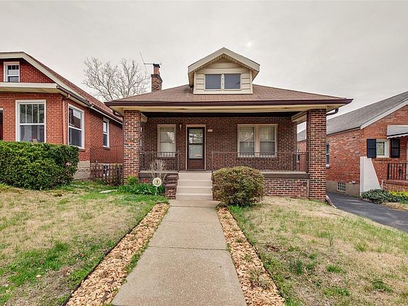 3rd image of 1504 Bredell Ave