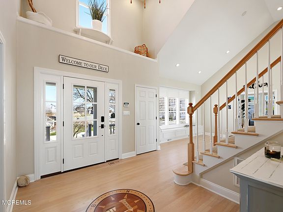 4th image of 1348 Laurel Boulevard