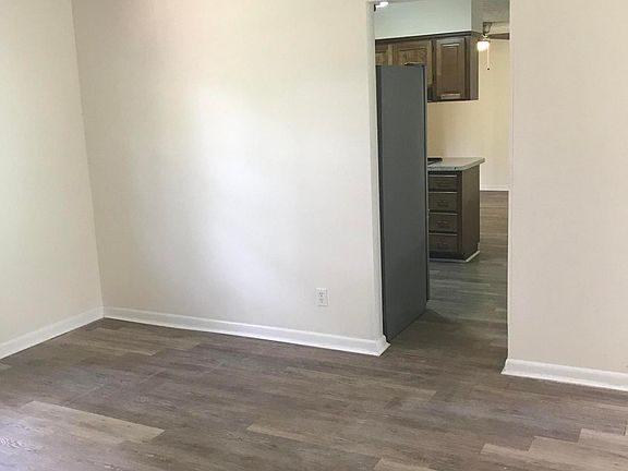 5th image of 1019 Grove Park Ln