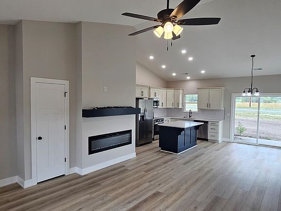 3rd image of 1630 Midway Ct