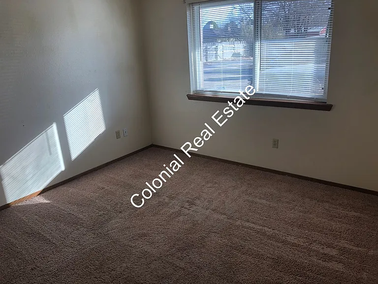 813 Laurelwood Dr — Photo 5
