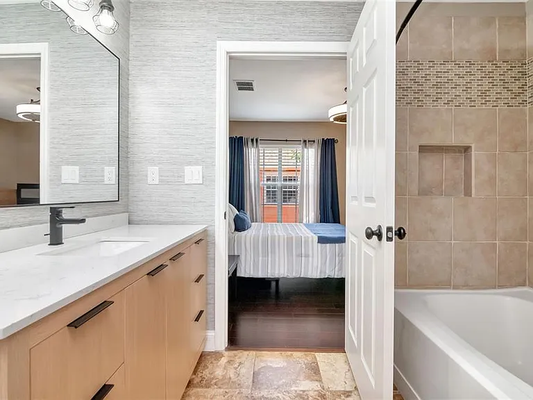 9130 Lake Chase Island Way #9130 — Photo 17