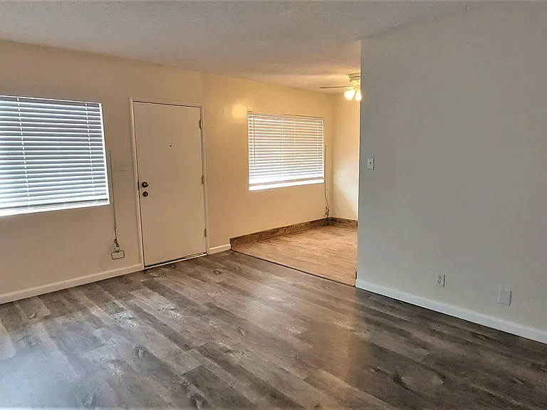 12704 Cedar Ave — Photo 7