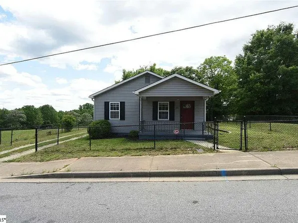 500 Lorla St, Greer, SC 29651