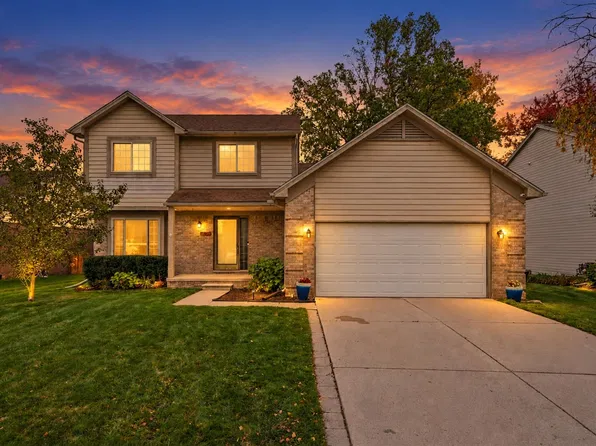 8878 Lamont St, Livonia, MI 48150