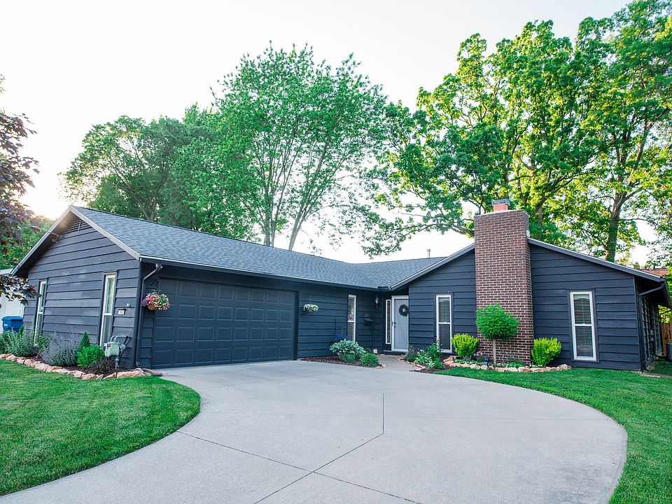 1st image of 163 Barberry Dr