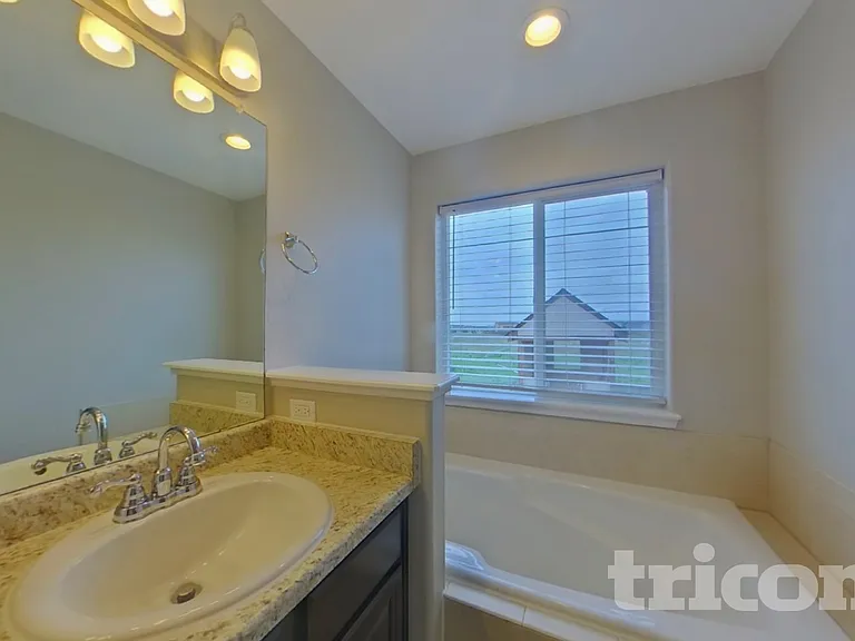 6748 Lamine Dr — Photo 10
