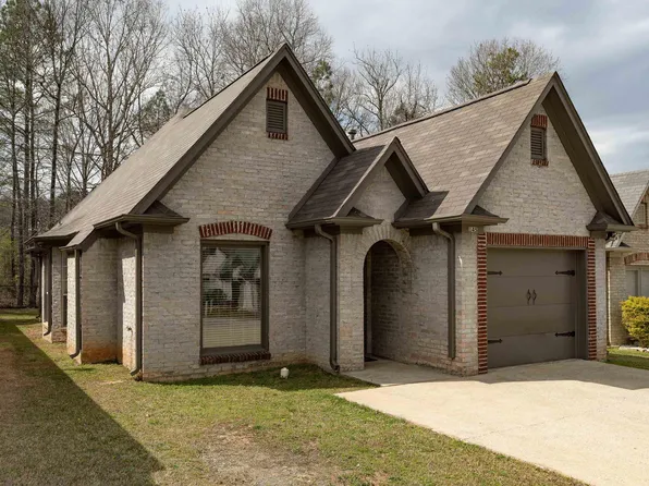 145 Springdale Dr, Gardendale, AL 35071
