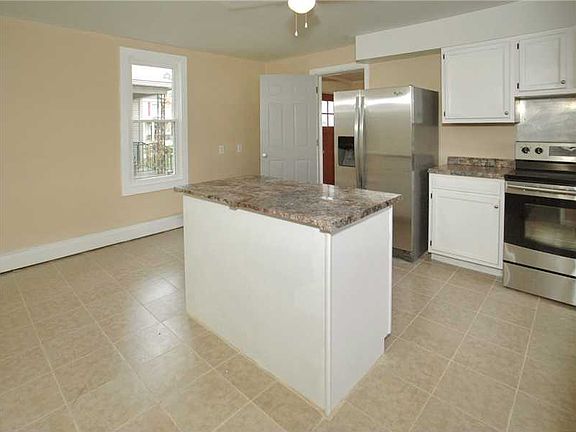 4th image of 605 Mace St