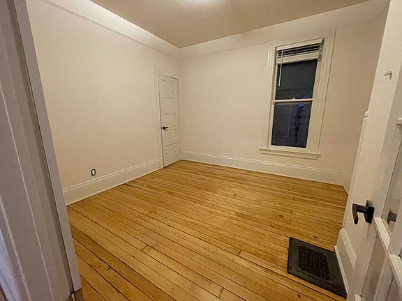 4th image of 2536 N Oakland Ave #2536