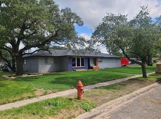 800 Stembridge St, Sinton, TX 78387