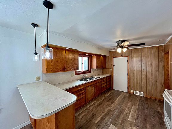 3rd image of 226 Deresch St