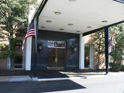 900 S Hanley Rd APT 5B, Saint Louis, MO, 63105