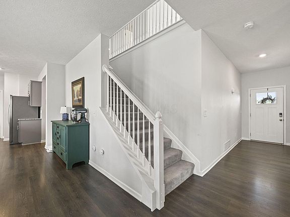3rd image of 110 Cedarhurst Ct
