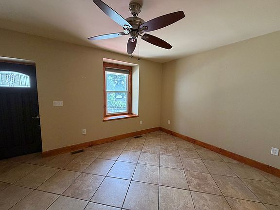5th image of 214 Grape St