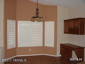 2nd image of 1927 N Oak Hill Ln
