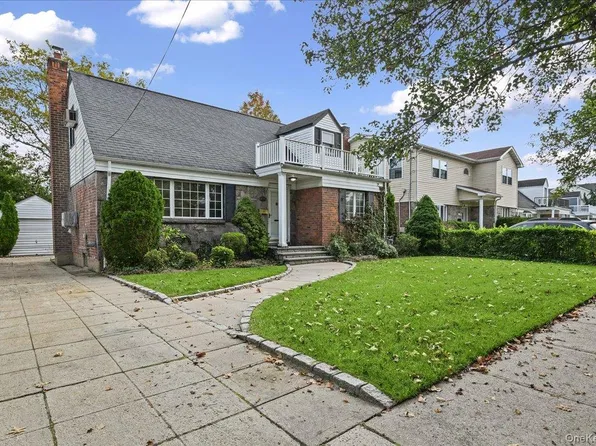 121 Norman Street, New Hyde Park, NY 11040