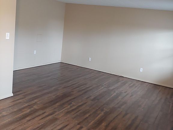 2nd image of 315 S Oak St APT 2
