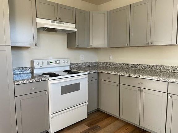 5th image of 6217 Leslie St